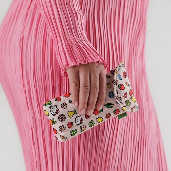 NWT Baggu Puffy Glasses Sleeve - Hello Kitty & Icon - Picture 4 of 5